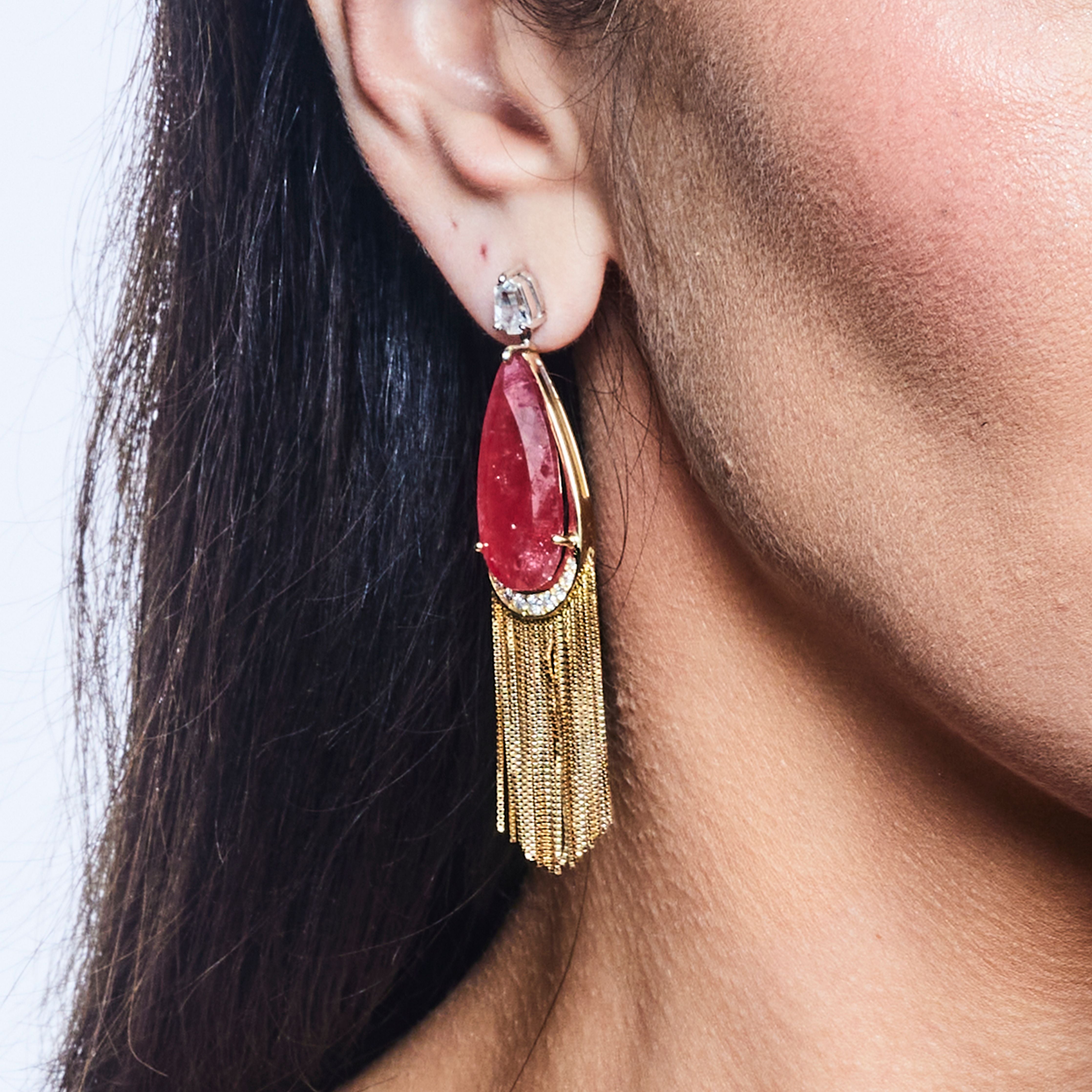 Brinco New Vintage Fringe De Ouro Amarelo E Branco 18K, com Rodonitas, Safiras E Diamantes