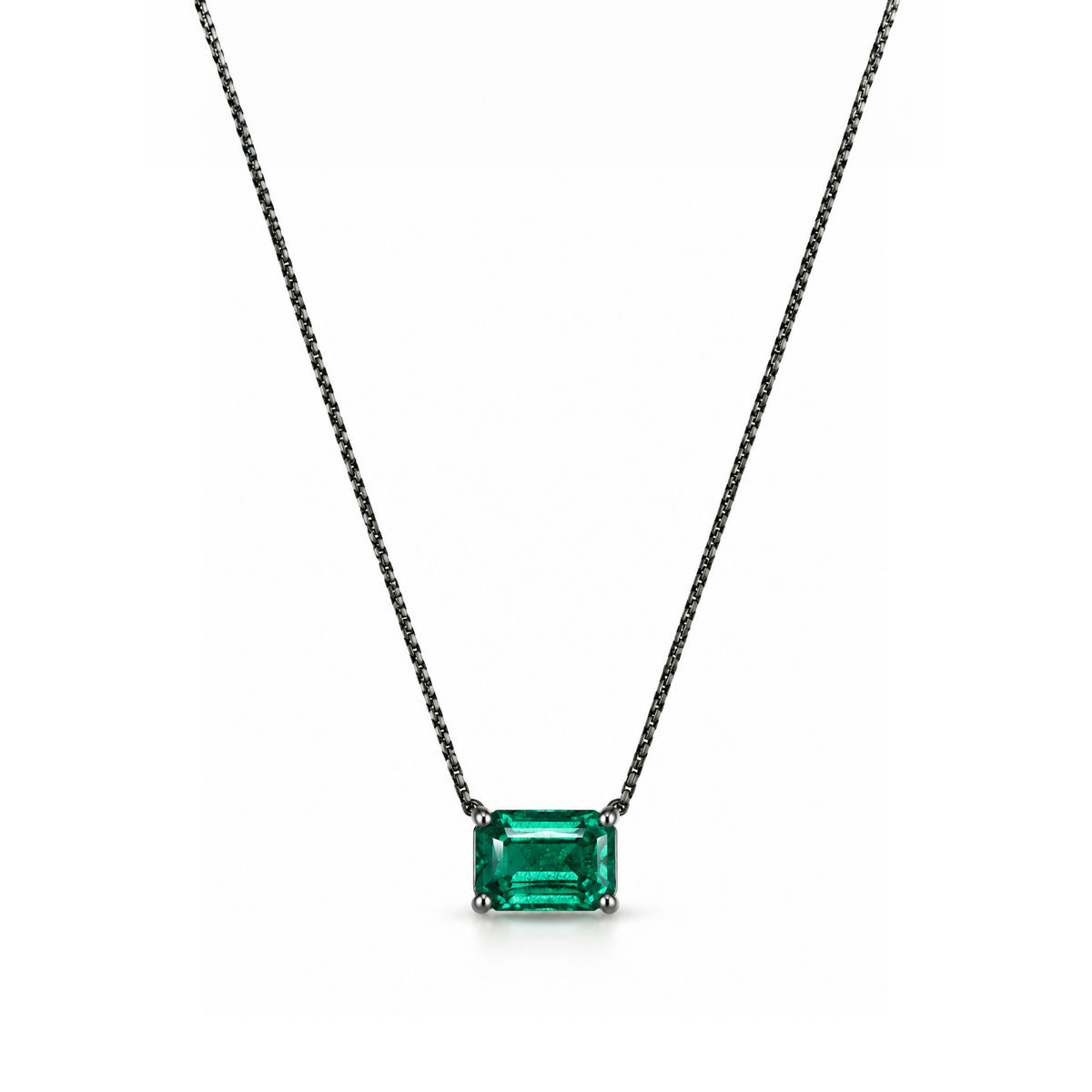 Colar Especial Solitário | Ouro Branco 18K com Ródio Negro e Esmeralda