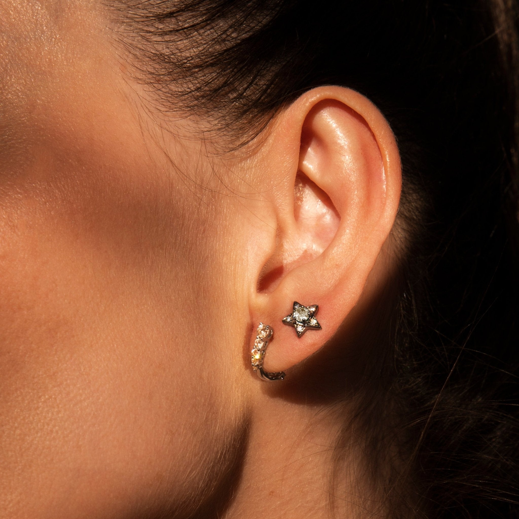Brinco Ear Cuff Rock Star - P | Ouro Branco 18K com Ródio Negro e Diamantes - Jack Vartanian - Ear Cuffs