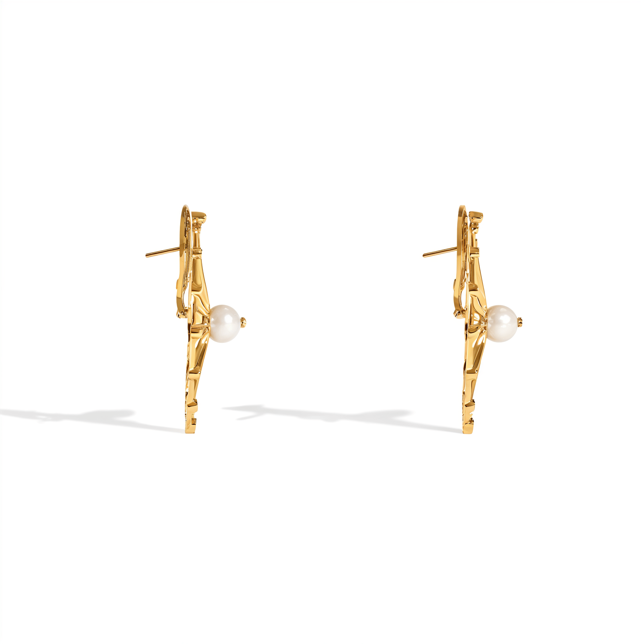 BRINCO SHINE M | OURO AMARELO 18K COM PÉROLA E DIAMANTES - Jack Vartanian - Lóbulo