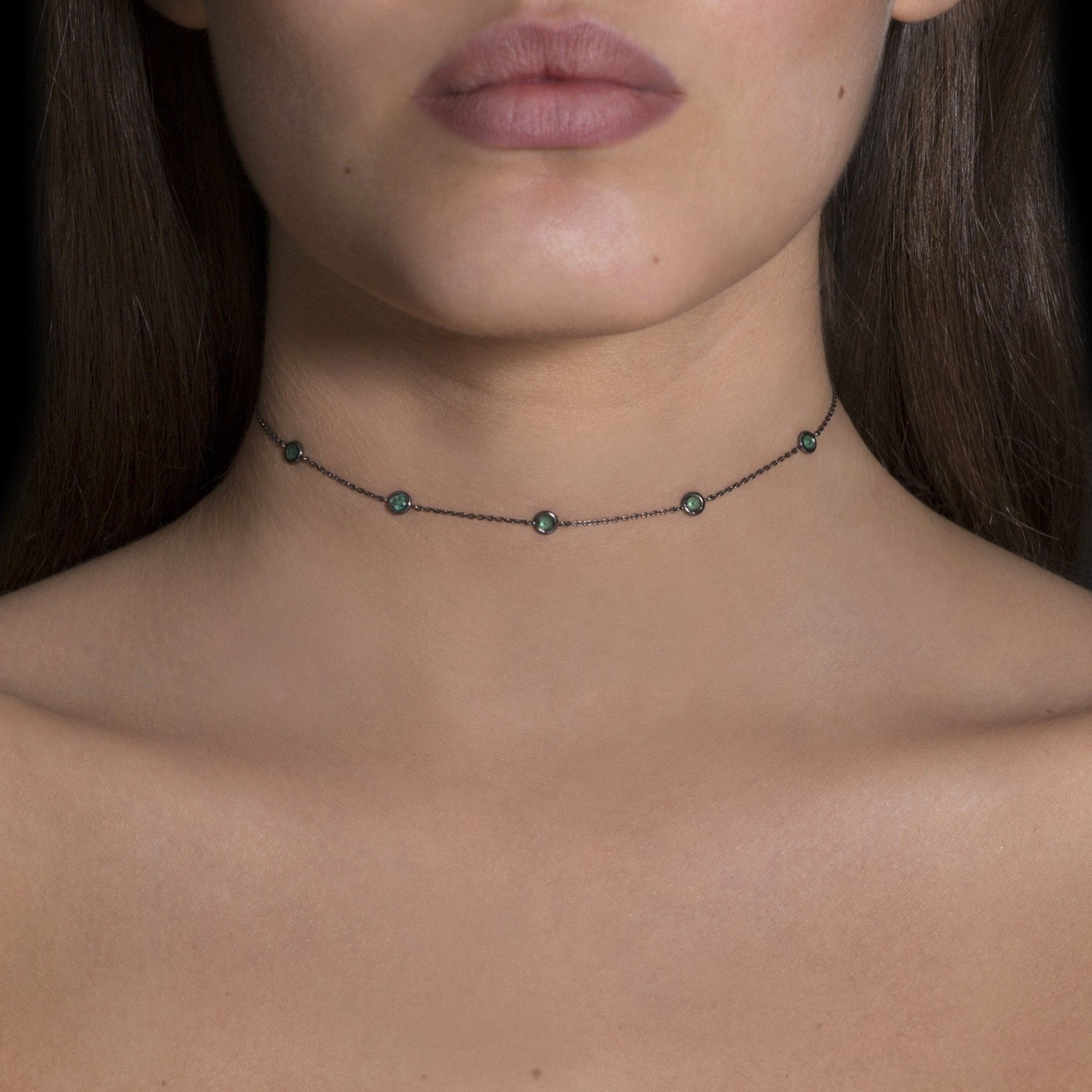 Colar Choker De Ouro Branco 18K Com Ródio Negro E Esmeralda - Jack Vartanian - Choker E Aro