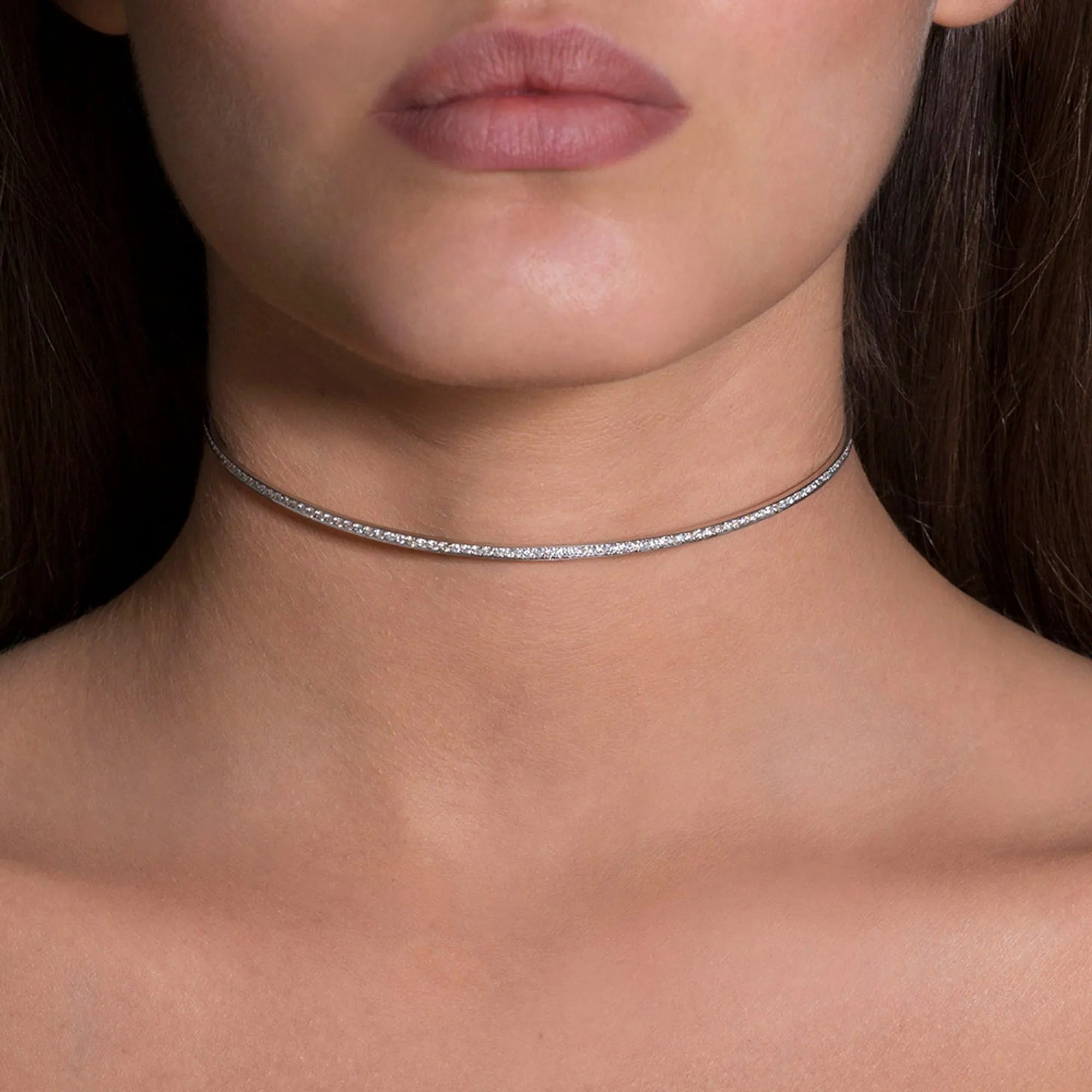 Colar Choker De Ouro Branco 18K Com Ródio Negro E Diamante