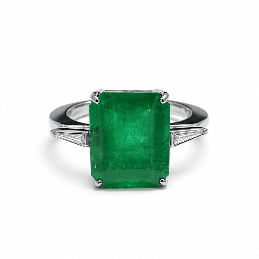 Anel Clássico Esmeralda | Ouro Branco 18K com Esmeralda e Diamantes - Jack Vartanian - Alta Joalheria