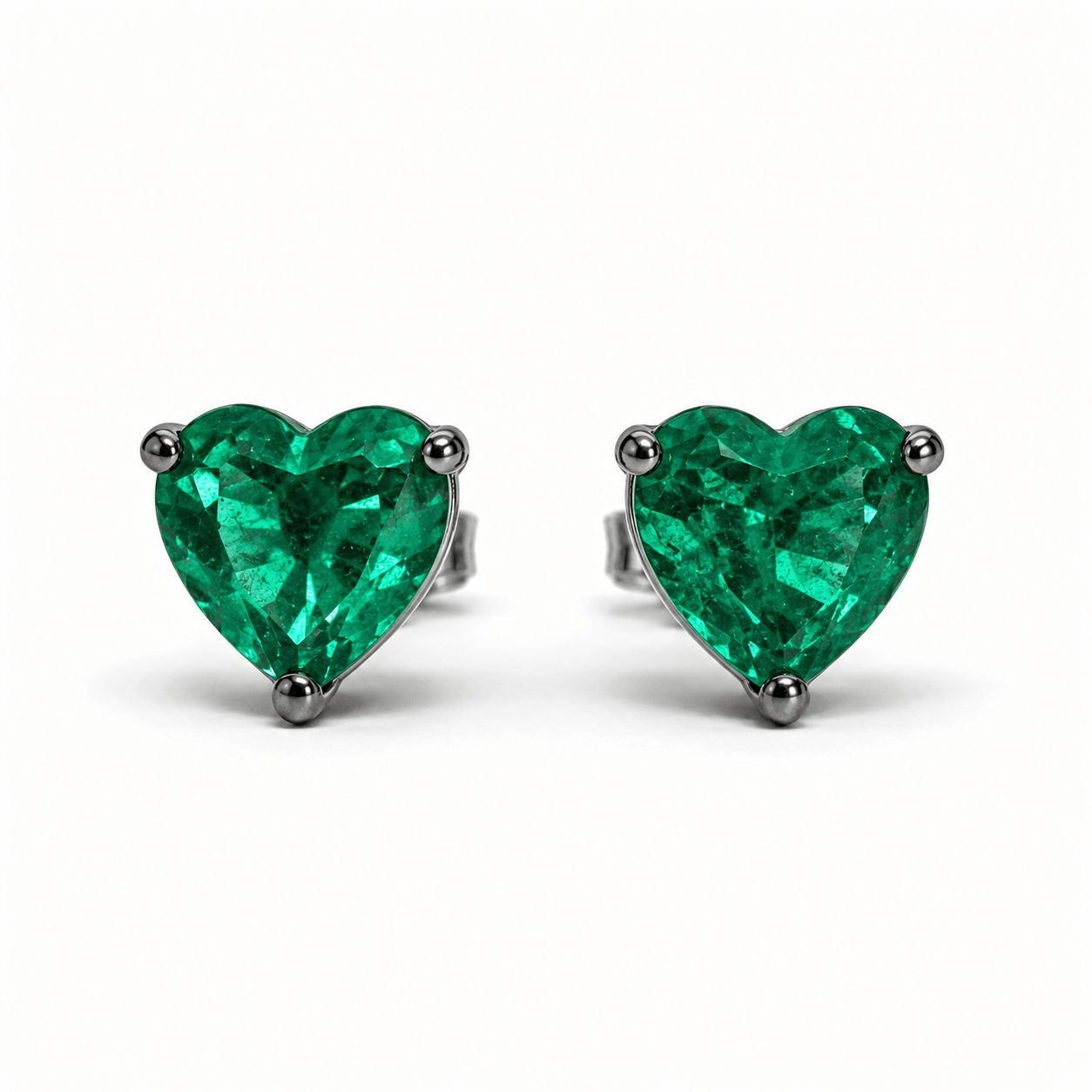 Brinco Especial Solitário Coração | Ouro Branco 18K com Ródio Negro e Esmeralda - Jack Vartanian - Ear Cuffs
