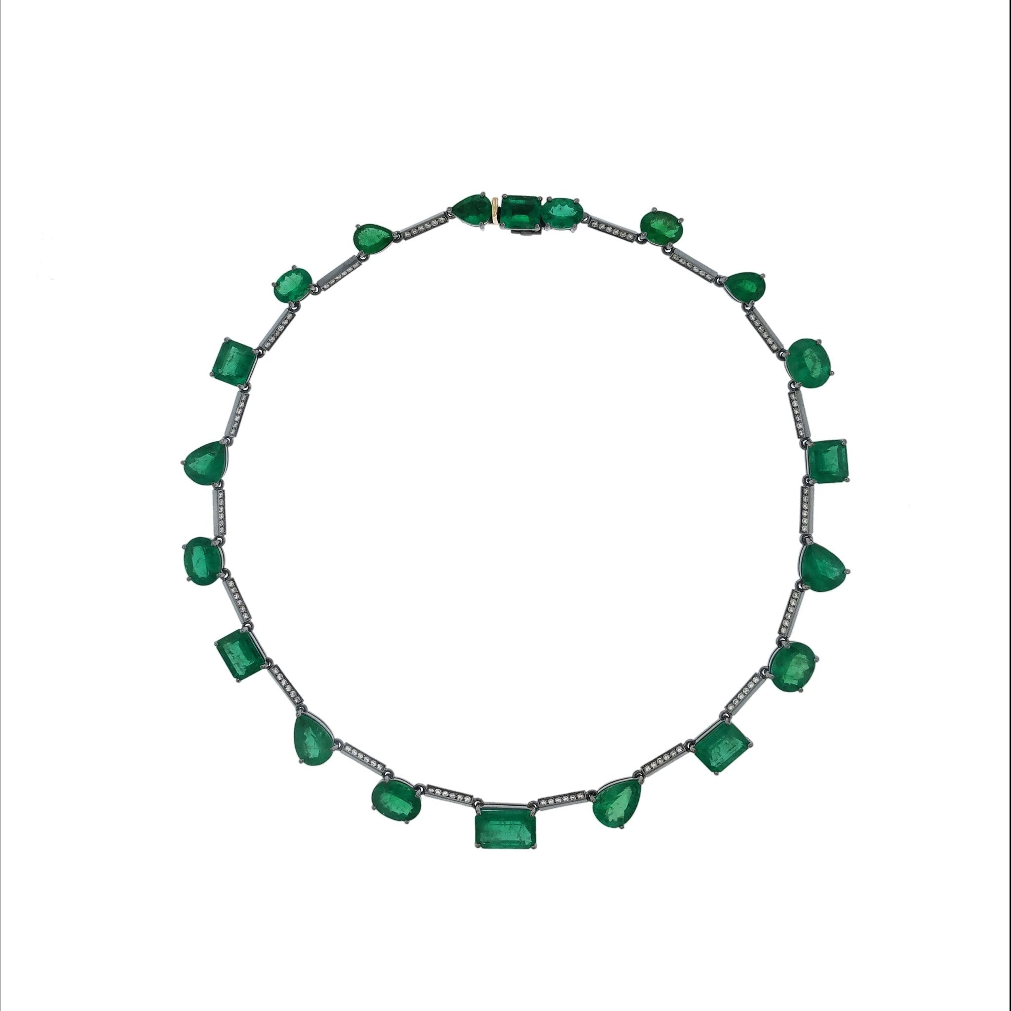 Colar Life Style Riviera Style | Ouro Branco 18K com Ródio Negro, Esmeraldas e Diamantes - Jack Vartanian - Riviera
